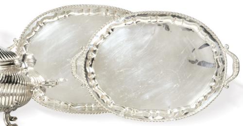 Lote 1174
Juego de dos bandejas ovales de plata española punzonada 1ª Ley de Cortabarría y Cia.