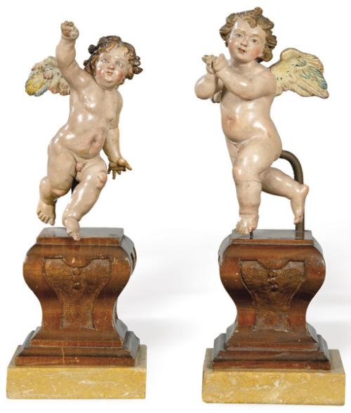 Lote 1197
Escuela Napolitana S. XVIII
"Pareja de Angeles" en terracota policromada. Sobre peanas de mármol rojo y mármol de Siena de época posterior.