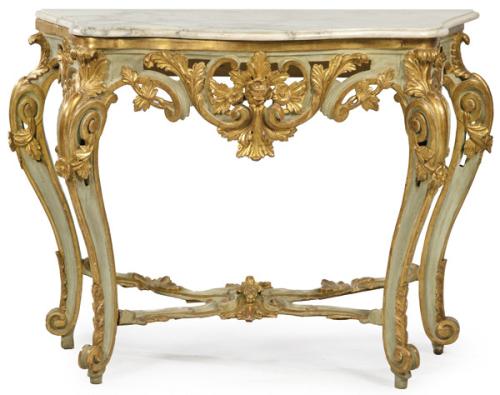 Lote 1200
Consola estilo rococó en madera tallada, calada, pintada en verde y parcialmente dorada, con tapa de mármol blanco.
Finales S. XIX