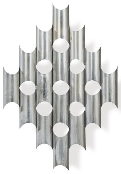 Lote 1280
Gioffredo Reggiani (1929)
Aplique de pared modelo "organo medio" con 16 puntos de luz en metal cromado con el interior esmaltado en blanco.
Italia, años 70