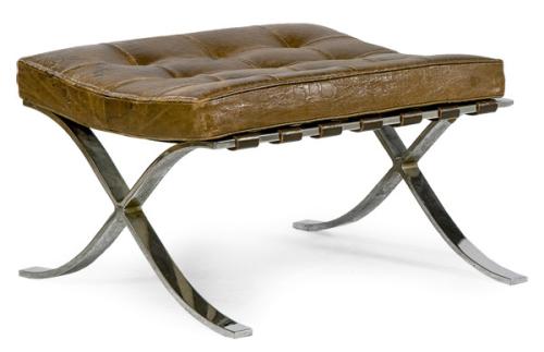 Lote 1299
Ludwig Mies Van Der Rohe (1886 - 1969) 
Taburete Barcelona, diseñadas para el Pabellón Alemán para la Exposición Internacional de 1929 en Barcelona.