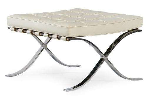 Lote 1300
Ludwig Mies Van Der Rohe (1886 - 1969) para Knoll
Taburete Barcelona