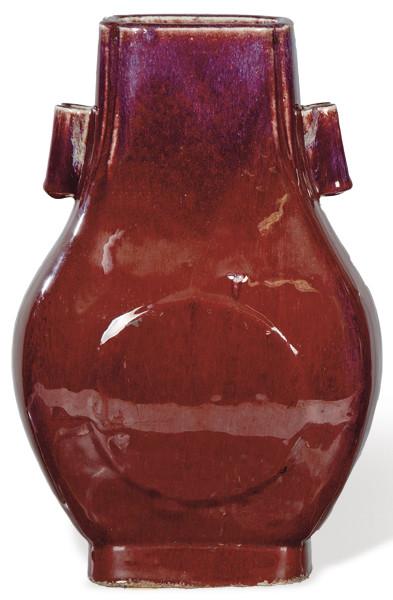 Lote 1361
Jarrón de gres porcelánico con vidriado Sangre de Toro, Dinastía Qing, con marca de Qianlong (1736-1795).