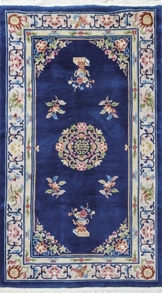 Lote 1369-A
Alfombra china con campo azul