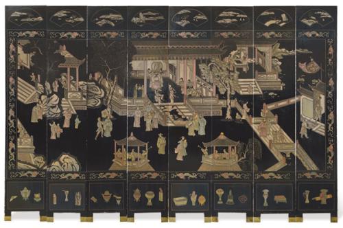 Lote 1371
Biombo chino de ocho hojas en madera lacada en negro, pp. S. XX.