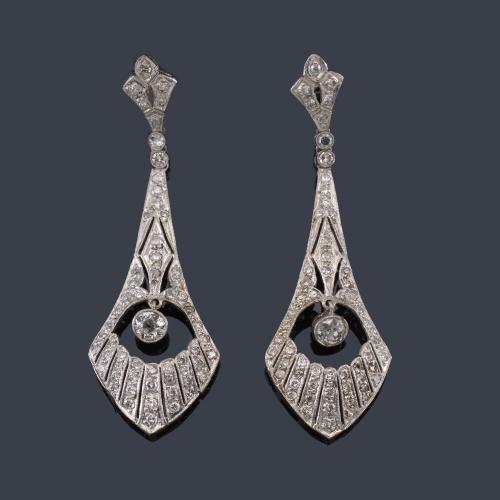 Pendientes estilo 'art decó' con diamantes talla brillante y antigua de aprox. 2,50 ct en total.