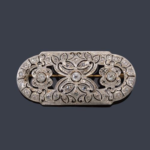  Broche - placa ovalado con diamantes talla antigua y rosa de aprox. 1,50 ct en total.