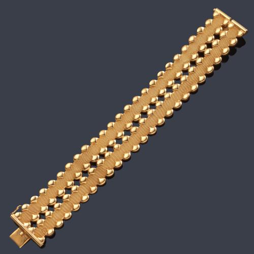  Pulsera retro años '40 con doble banda en malla de oro y motivos circulares.
