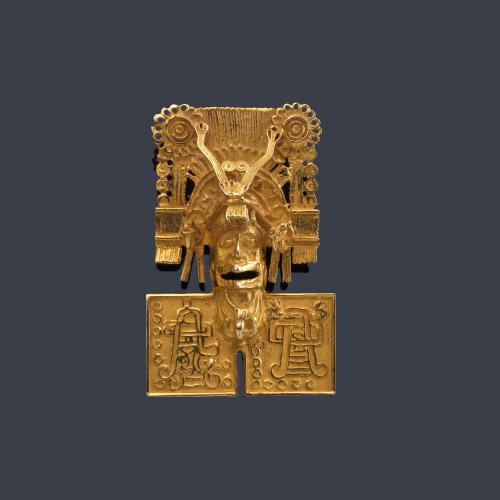  Colgante-broche con imagen de Dios Inca en oro amarillo de 18K.