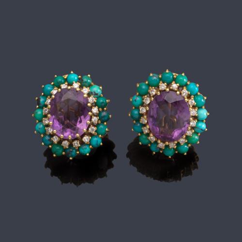  Pendientes cortos con pareja de amatistas talla oval de aprox. 6,85 ct con doble orla de diamantes talla 16/16 de aprox. 0,32 ct y cuentas esféricas de turquesas. Años '70.