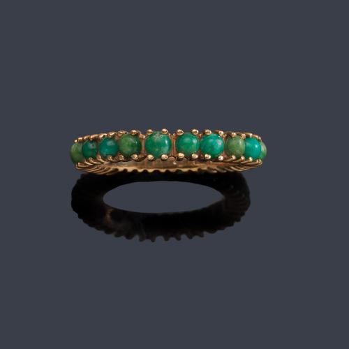  Alianza completa con cuentas de turquesa en montura de oro amarillo de 18K.