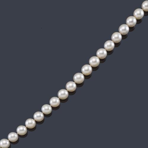  Collar con perlas de Australianas de aprox. 12,00 mm - 33,00 mm con cierre esférico de oro amarillo de 18K y brillantes.