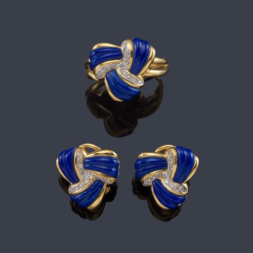  Pendientes y anillo con piezas de lapislázuli gallonado y bandas de brillantes en montura de oro amarillo de 18K. Años  '70.