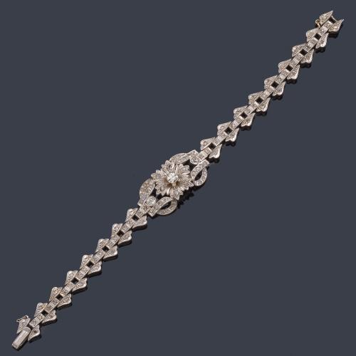  Pulsera con diamantes talla antigua y rosa de aprox. 1,00 ct en montura de oro blanco de 18K.