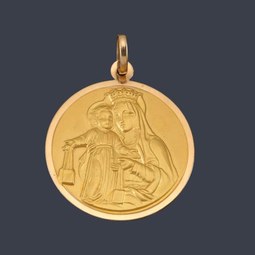  Medalla devocional con La Imagen de La Virgen del Carmen en oro amarillo de 18K.