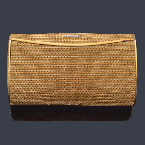  Precioso bolso de mano rígido en oro amarillo y blanco de 18 K con cierre de brillantes.