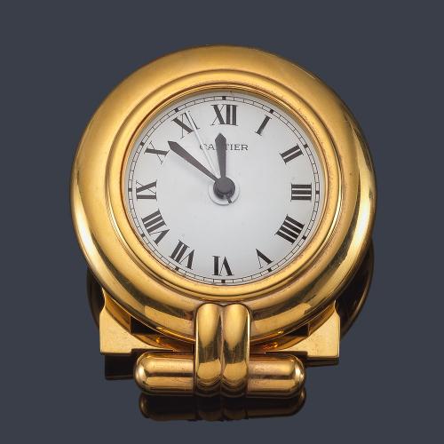  Reloj despertador CARTIER en dorado.