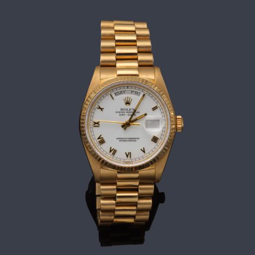  ROLEX Oyster Perpetual Day-Date Superlative Chronometer Officially certified ref. 18038 para caballero con caja y brazalete  en oro amarillo de 18K.