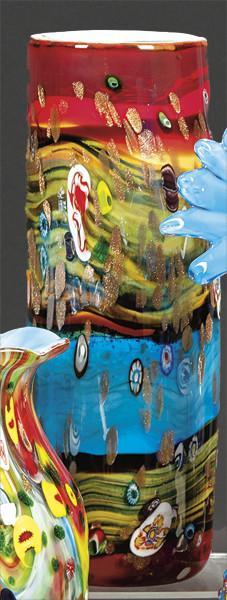  Jarrón de Murano cilíndrico con decoración de franjas de colores y molti fiori firmado en la base.