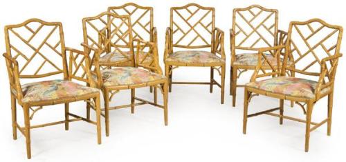  Conjunto de seis sillas estilo Chippendale, en madera torneada de haya simulando bambú con tapicería de flores.