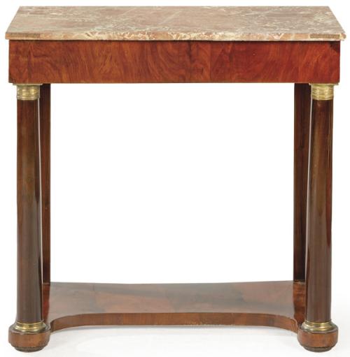 Consola fernandina en madera de caoba y palma de caoba, con tapa de mármol, sobre patas en forma de columnas clásicas, con bases y capiteles en bronce dorado, sobre plataforma recortada.España, primer tercio S. XIX