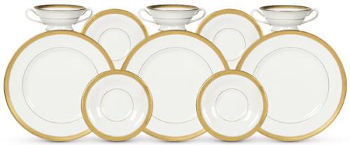  Vajilla de Porcelana Davenham esmaltada en blanco con filo dorado. Cuenta con 29 platos hondos, 30 platos llanos, 29 platos de postre, 29 tazas de consomé y 29 platos de consomé. Un total de 146 piezas.