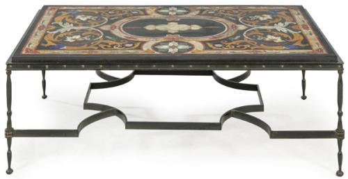  Mesa baja de piedras duras (pietra dura) siguiendo modelos romanos o florentinos del S. XVII, con decoración de tornapuntas y rocallas con diferentes muestras de piedras.