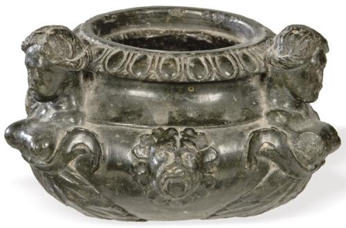 Ungüentario de basalto alejandrino S. II a.C.