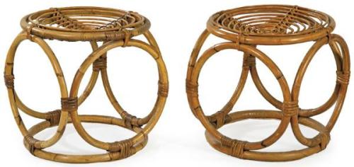  Pareja de taburetes con asiento redondo en madera de bambú y ratán.