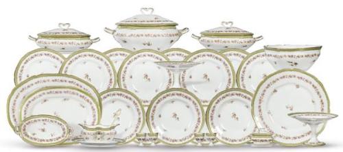  Vajilla de 12 servicios en porcelana esmaltada de Richard Ginori (Florencia). Total de piezas