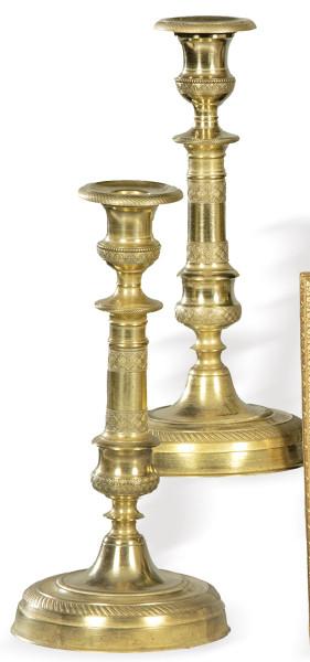 Pareja de candeleros Carlos X de bronce, Francia h. 1824-30.