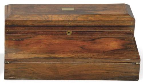  Caja escritorio de viaje de palosanto con incrustaciones de latón de la firma FL Hausburg Manufacturer, Liverpool S. XIX.