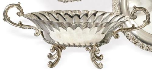  Centro de mesa oval gallonado de plata española punzonada 1ª Ley de Montejo.