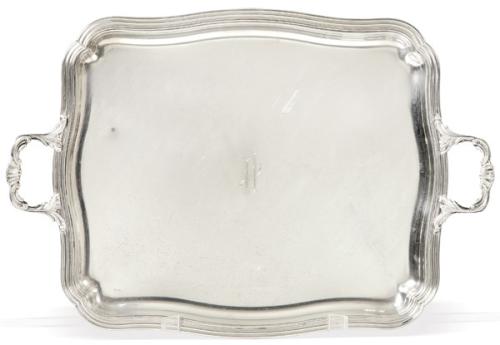  Bandeja rectangular con dos asas, de plata española punzonada Ley 925 de la Cruz de Malta.