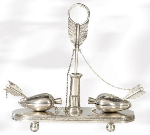  Especiero de corazones de plata española con punzones apócrifos de Martínez S. XX.