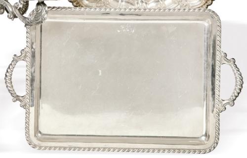  Bandeja rectangular de dos asas de plata española punzonada 1ª Ley de Montejo con marca comercial de Pérez Fernández.