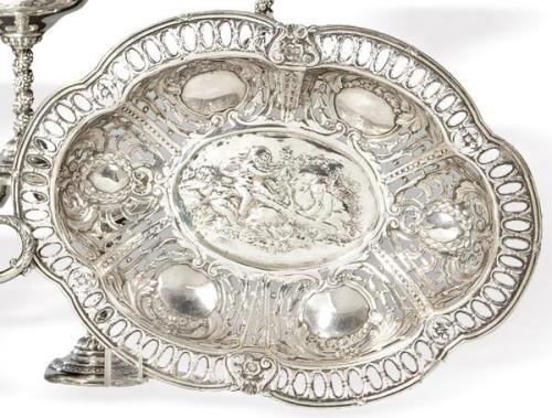  Panera oval de plata española punzonada de LBB, Barcelona ff. S. XIX pp. S. XX.