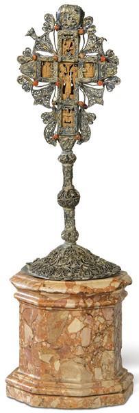  Cruz de Dodekaorton en filigrana de plata parcialmente sobredorada y madera de boj tallada, Grecia, Monte Athos S. XVIII.