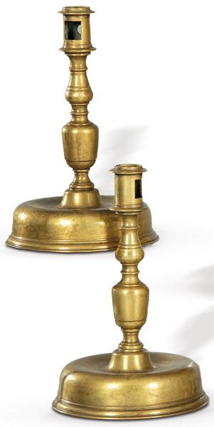 Pareja de candeleros de bornce, España S. XVII.