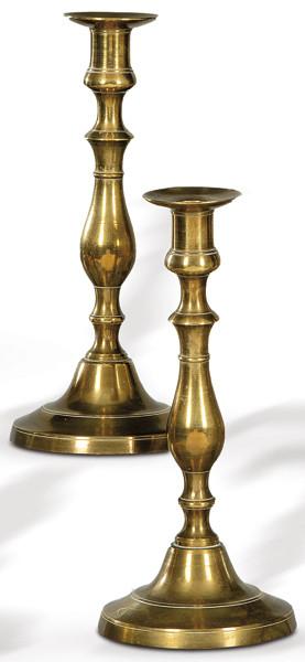 Pareja de candeleros de bronce dorado, España S. XVII.