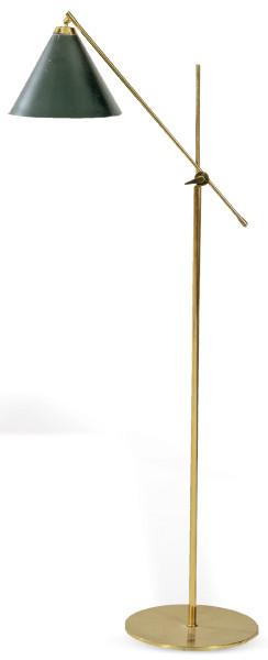  Lámpara de pie con estructura tubular de latón, brazo orientable y regulable en altura. Difusor de forma cónica en metal lacado en verde al exterior y blanco en el interior.