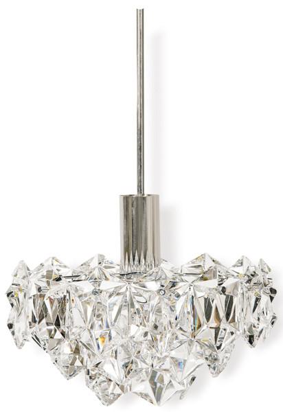 Lampara de techo Kinkeldey modelo Royal, con estructura de metal cromado y cristales prensados.
