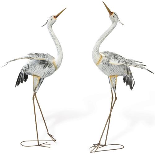  Pareja de cigüeñas de metal pintado para jardín.