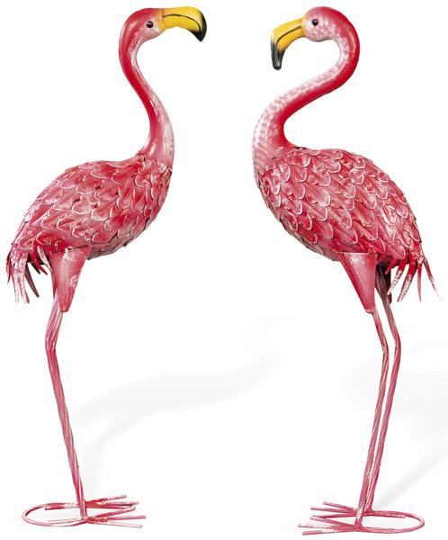  Pareja de flamencos de latón pintado para jardín.