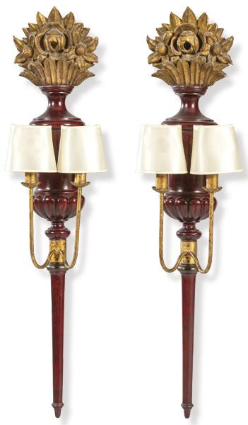  Pareja de apliques de pared en madera tallada y dorada y hierro forjado h. 1960-70