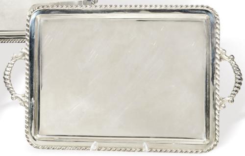  Bandeja rectangular de dos asas de plata española punzonada 1ª Ley de Dionisio García.
