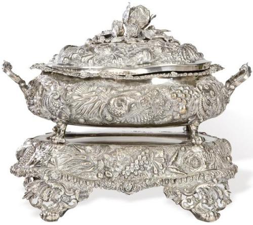  Sopera con sourtout Guillermo IV de plata inglesa punzonada Ley Sterling de Edward Farrell, Londres 1822.
