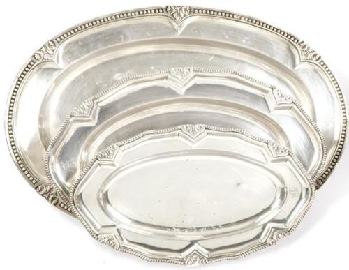  Juego de tres bandejas ovales de servir de plata española punzonada Ley 916 con marca comercial de P. Fernández pp. S. XX.