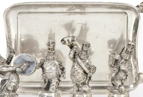  Bandeja pequeña rectangular con bordes redondeados de plata española punzonada 1ª Ley de Durán.