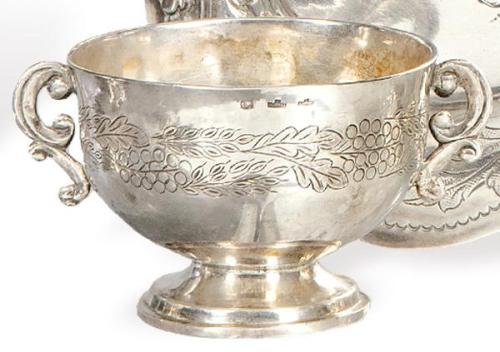  Bernegal de plata posiblemente española con marca de ?/ALONSO y A/VAZQUEZ  Valladolid 1863.